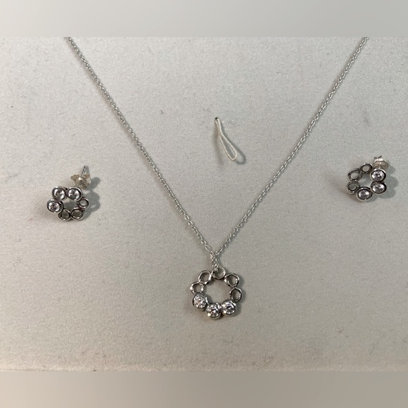 Jewelry - 🎾Sterling Silver Necklace & Earring Set